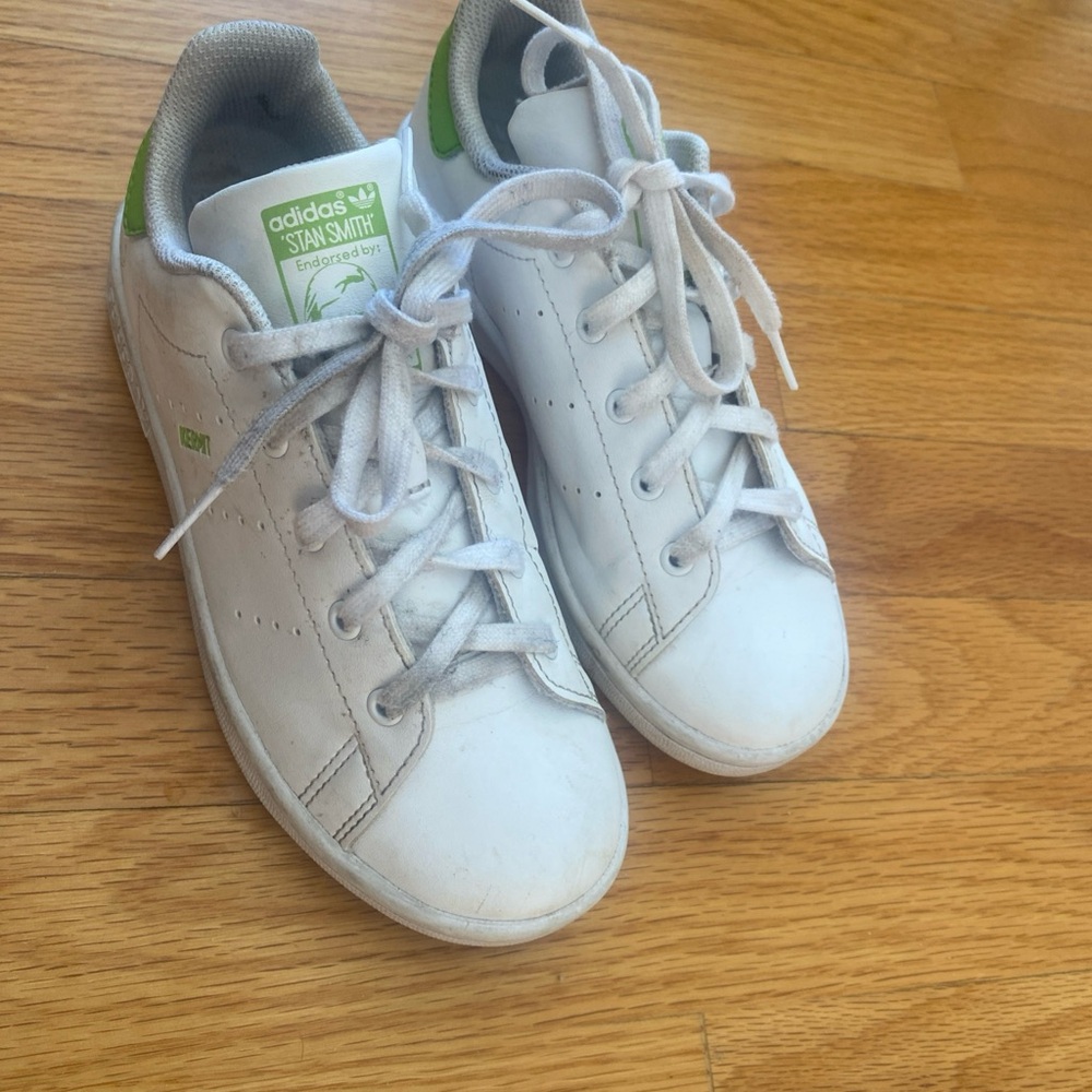 Adidas x Disney Kermit the Frog 🐸 White and Green Sneakers Classic Design size~1
